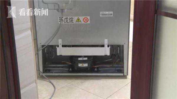 冰箱买来2年就不制冷了 维修人员打开机身傻眼