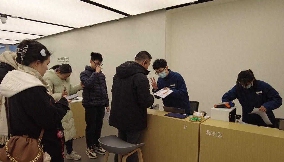 手机维修不打烊，让市民过年无后顾之忧