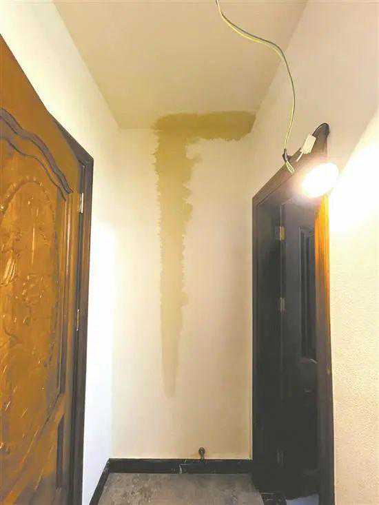 格力空调漏水无人修？客服回应：非质量问题由分销商负责