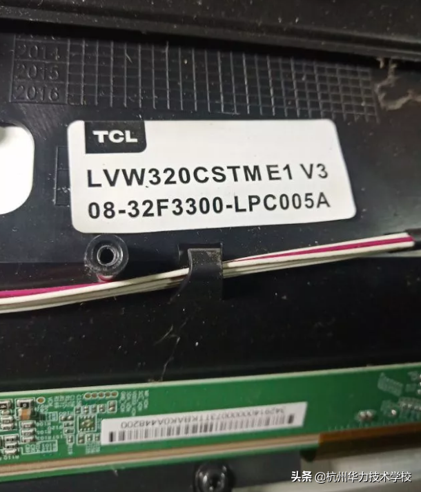 维修TCL王牌液晶电视L32F3350E绿屏-杭州华力学校